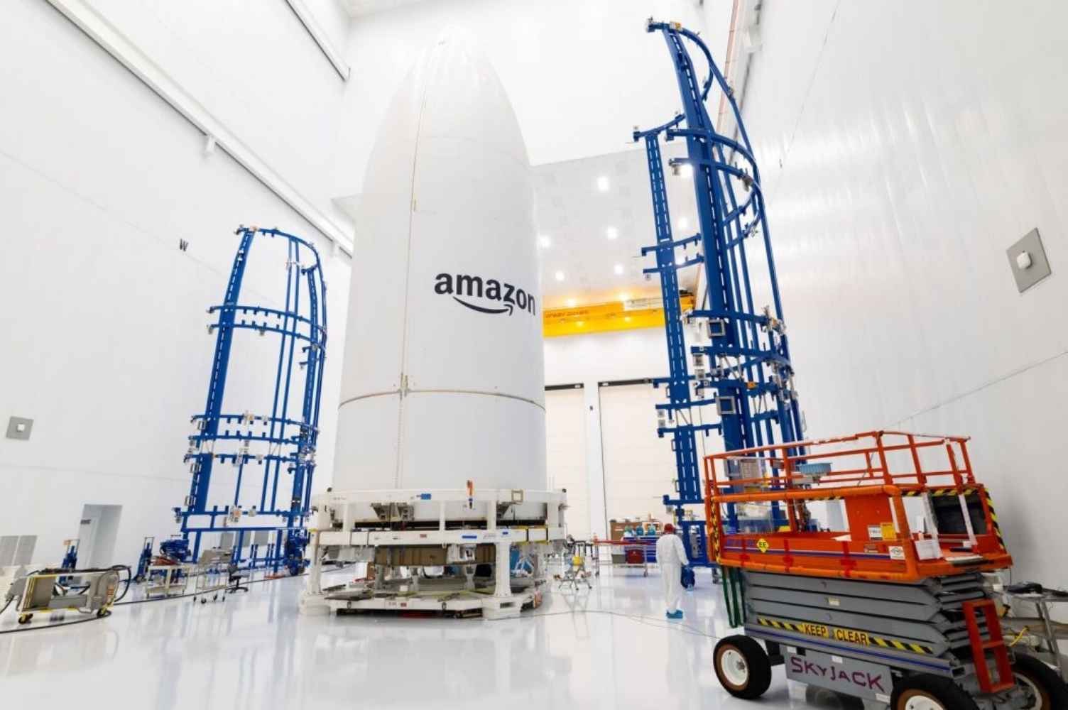 Amazon lanza satélites con el Proyecto Kuiper y entra en competencia directa con SpaceX