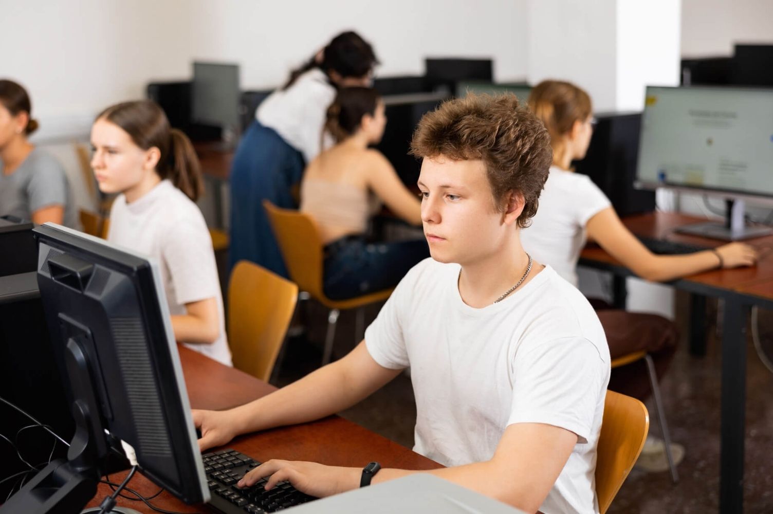 Jóvenes Conectados: tecnología que transforma el aula y abre oportunidades