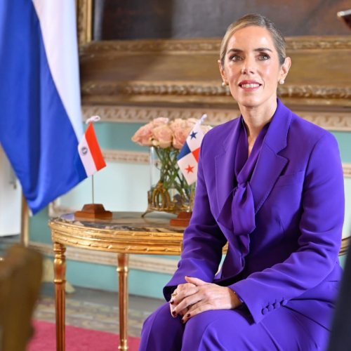 Oficina de la Primera Dama advierte sobre videos falsos con estafas financieras generados con IA